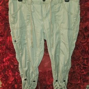Mudd Junior's Olive Green Cargo Capri Pants Size 13